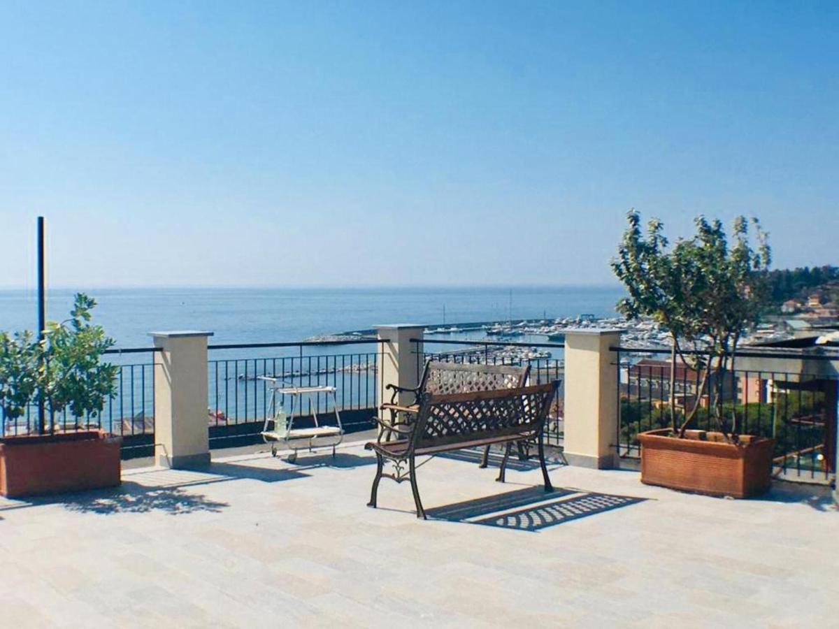 Апартаменты Riviera Mare Варацце Экстерьер фото